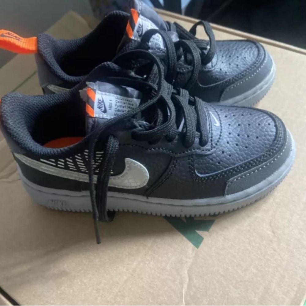 SOLD Nike Kids Metallic Airforce 1 Unisex Size 11c
